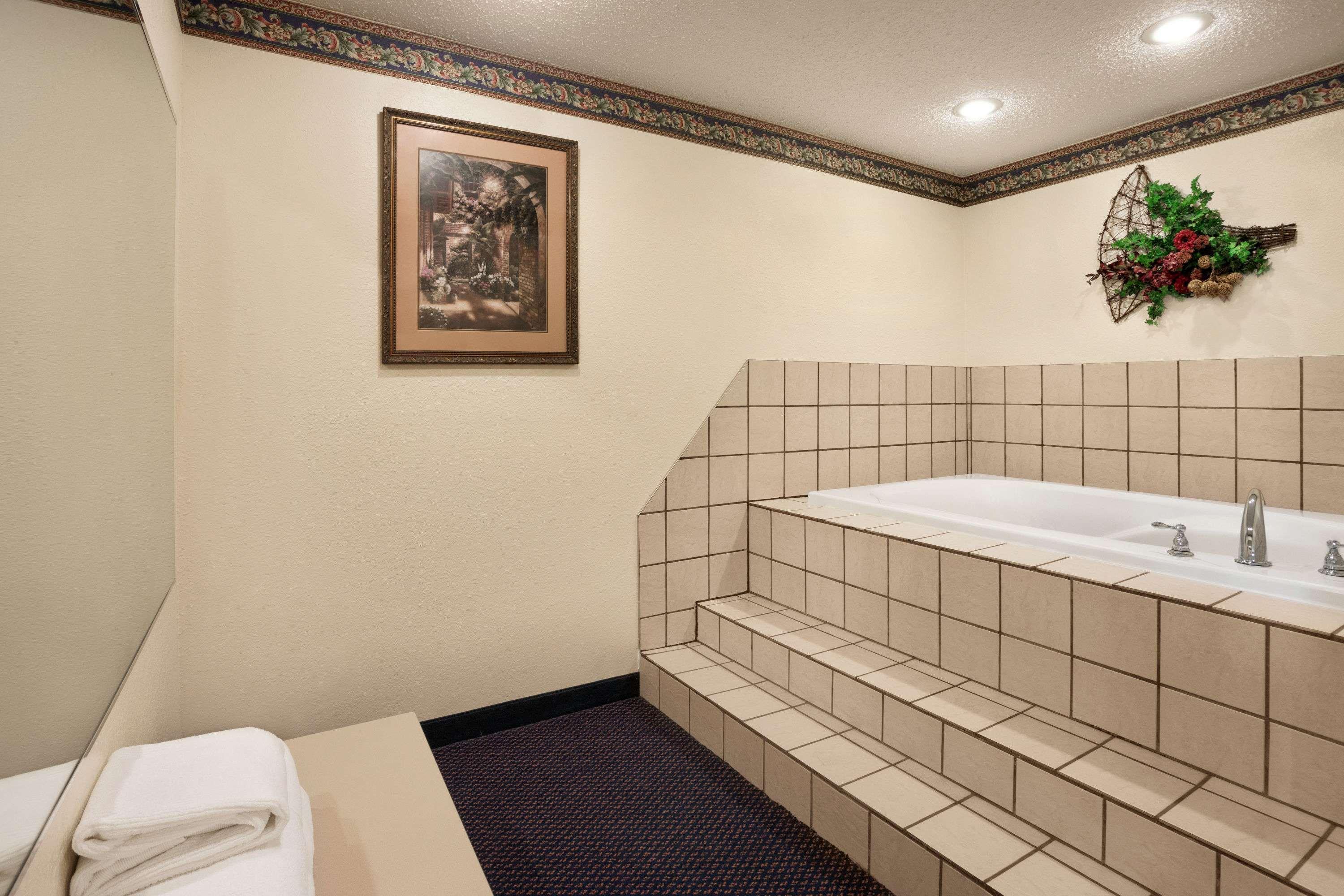 Travelodge By Wyndham Fort Scott Esterno foto