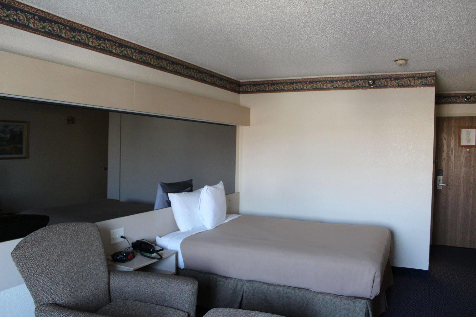 Travelodge By Wyndham Fort Scott Esterno foto
