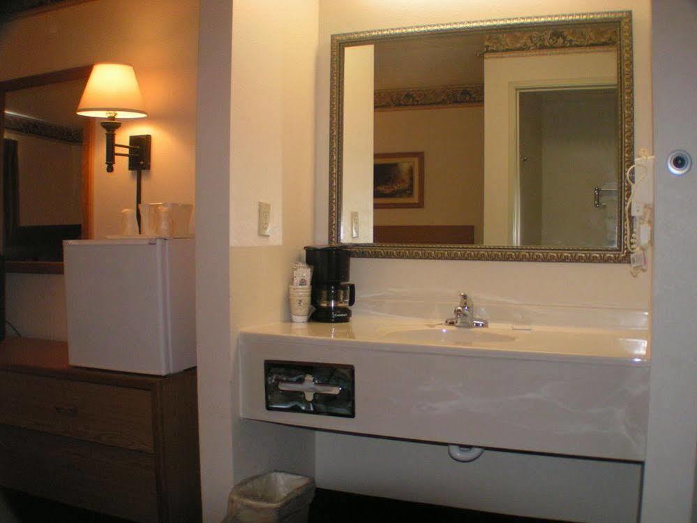 Travelodge By Wyndham Fort Scott Esterno foto